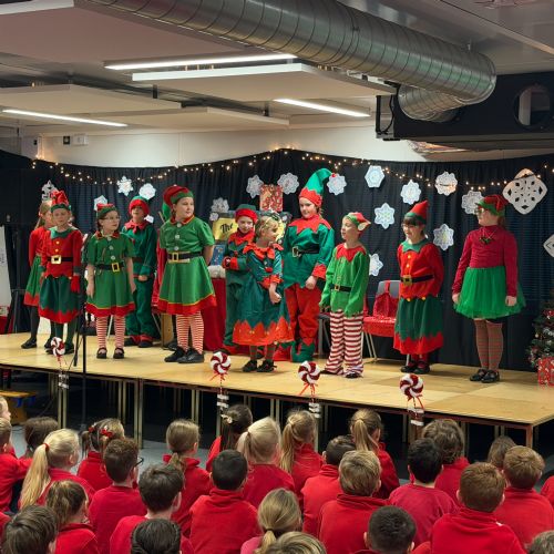 Year 4 Christmas Production: No One Wraps Like An Elf!
